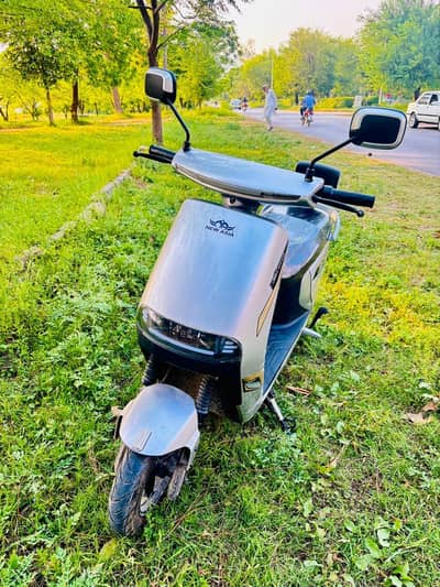 Ramza G7 electric scooty