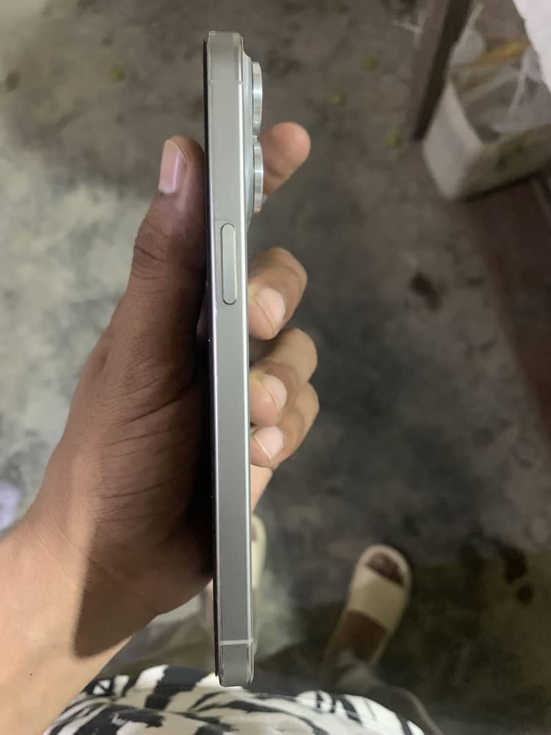 Iphone 15Pro max 2