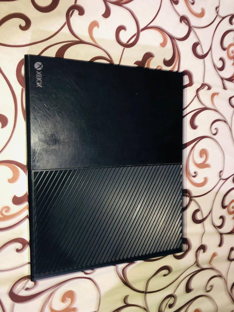 XBOX ONE (BLACK MODEL) 1
