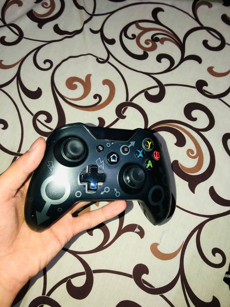XBOX ONE (BLACK MODEL) 3