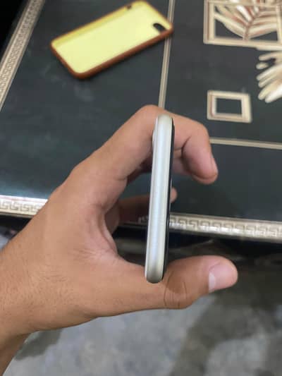 iPhone se 3