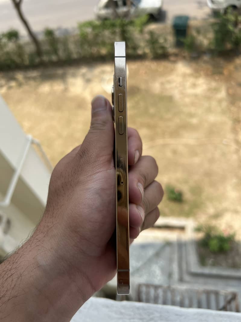 Iphone 12 Pro Max With Sim Time. 6