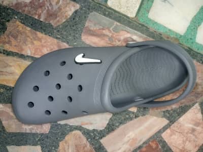 OT shoes/clog/Crocs.