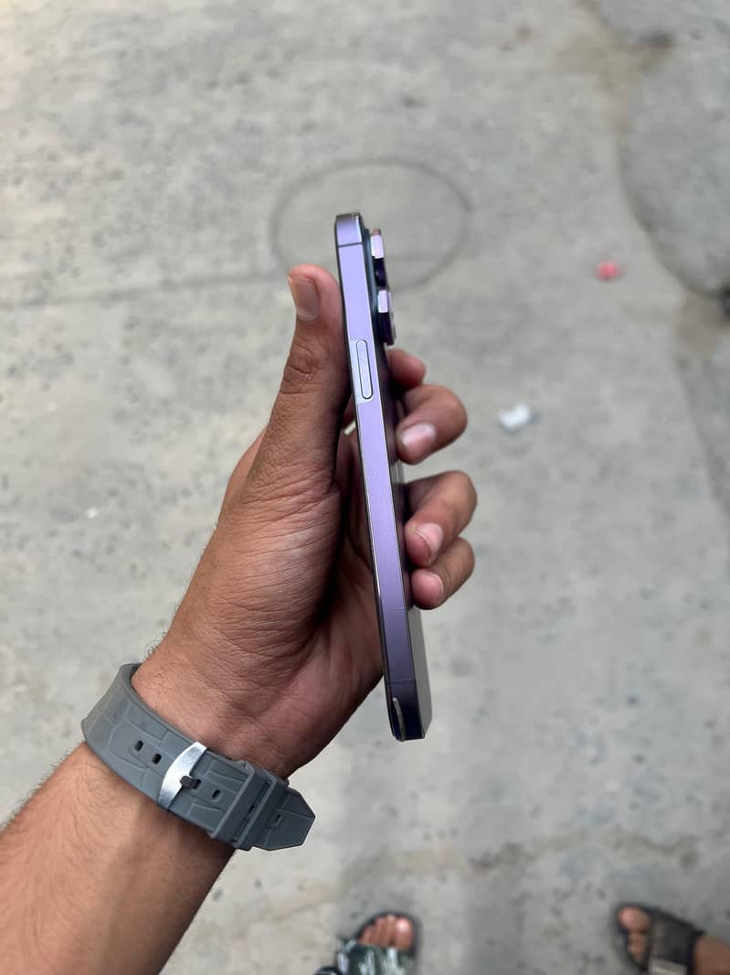 IPHONE1 14 PRO MAX 3