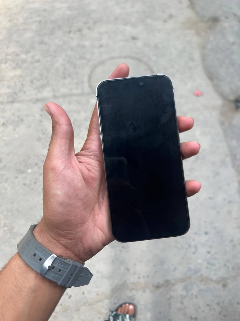 IPHONE1 14 PRO MAX 4