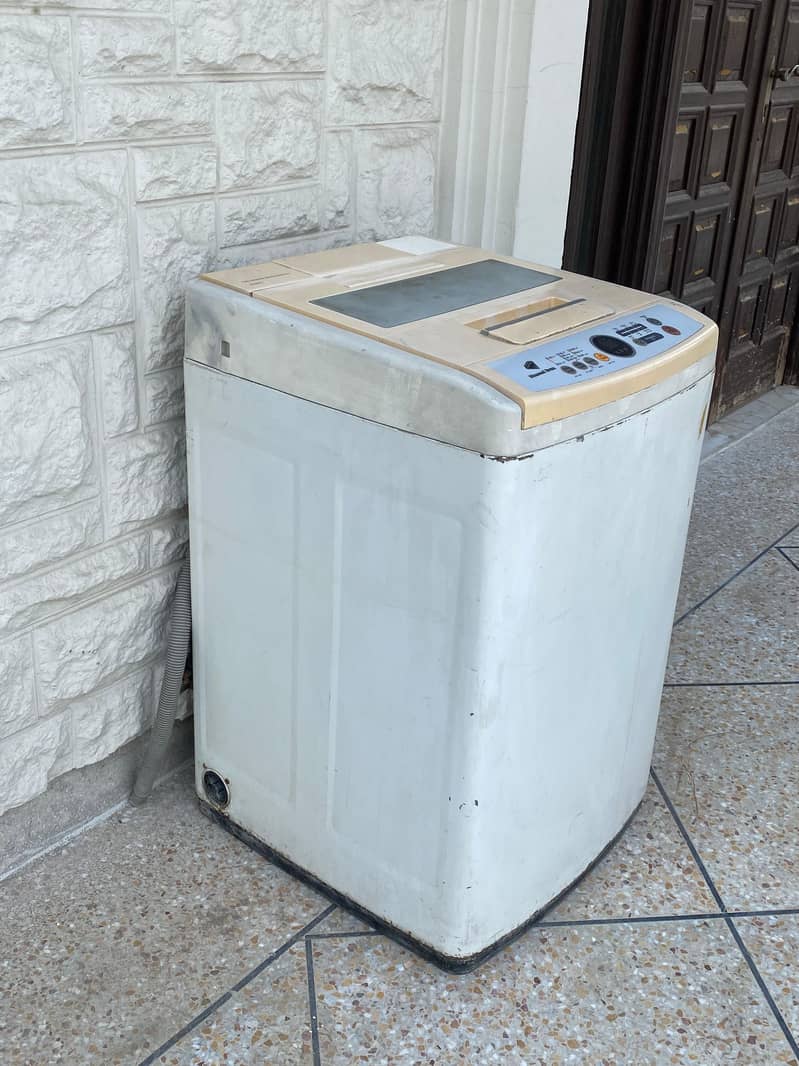Automatic Washing Machine – Clean & Well Maintained 0