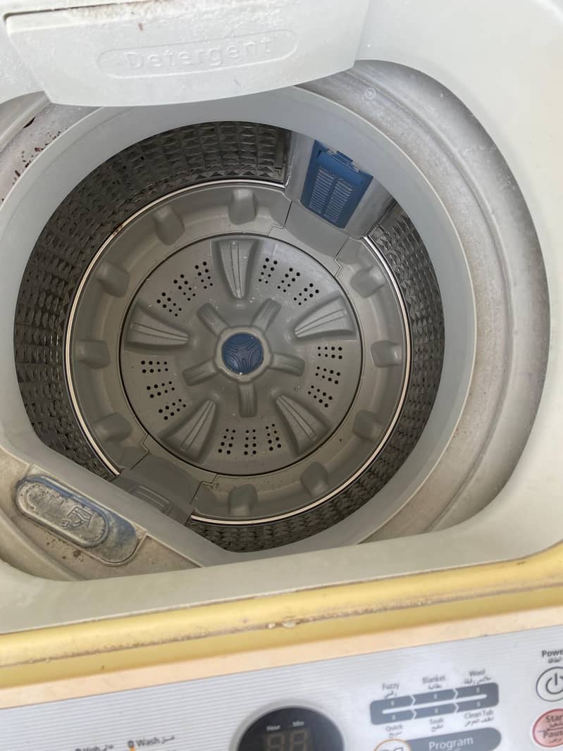 Automatic Washing Machine – Clean & Well Maintained 1
