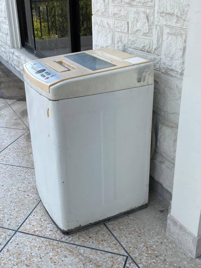 Automatic Washing Machine – Clean & Well Maintained 3