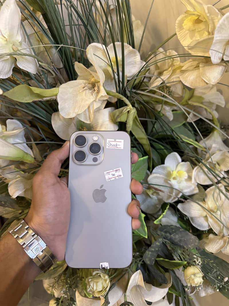 iPhone 15 Pro Max 1