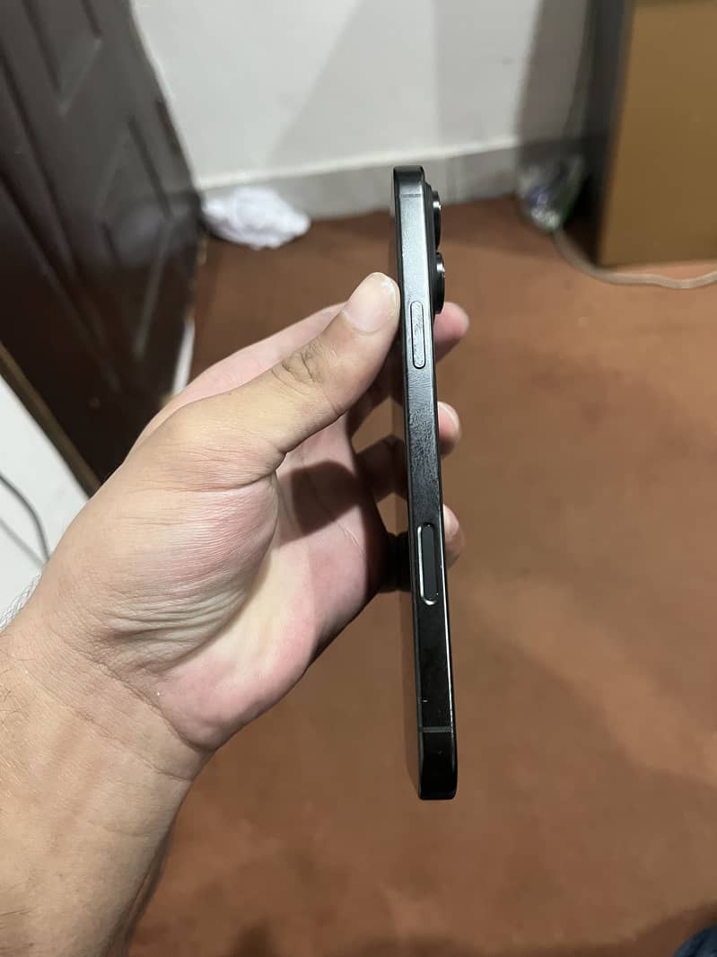 Iphone 16 pro max 3