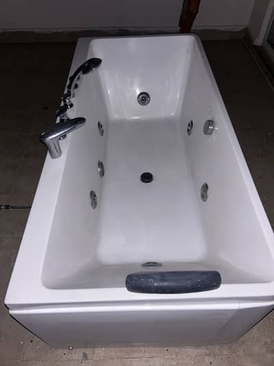 Bath tub with jacuzzi