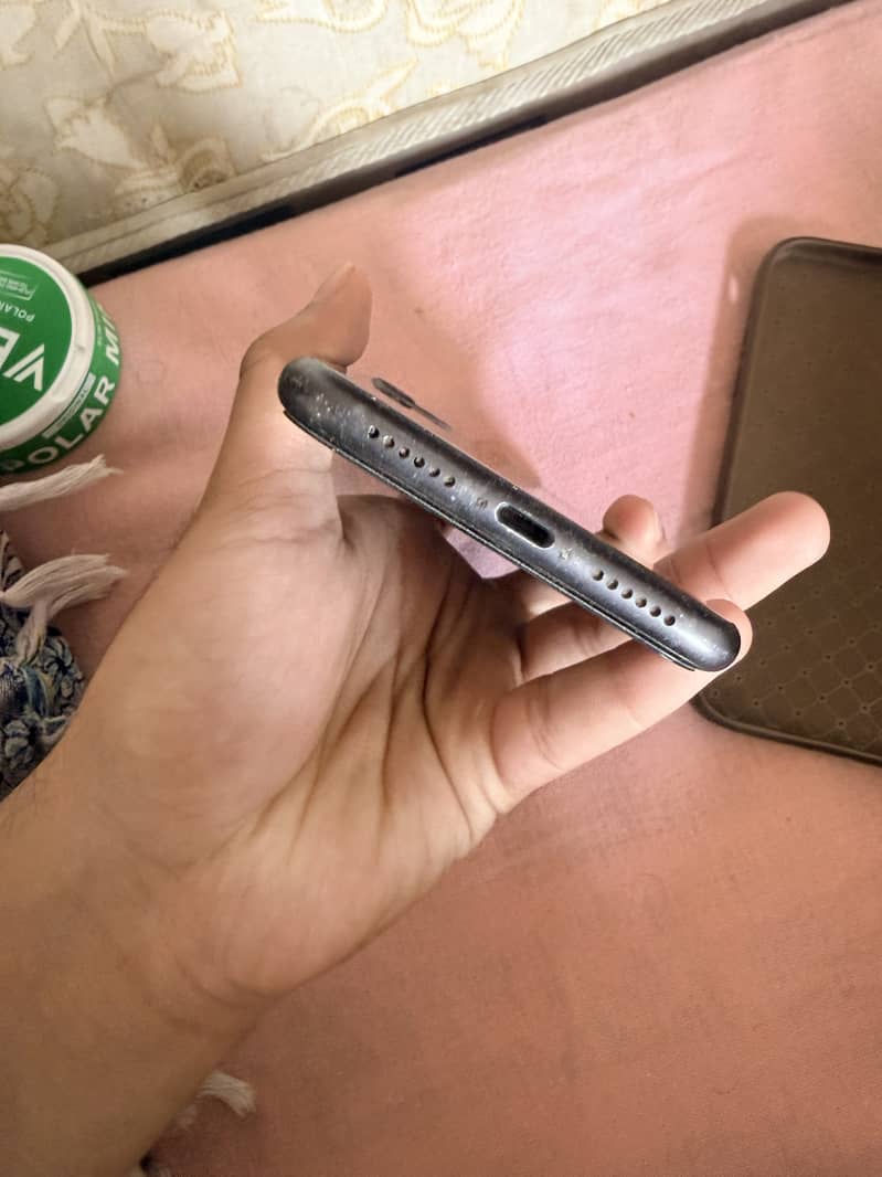 Apple iPhone 11 3