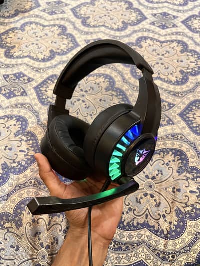 G605 Wired RGB Gaming Headphones