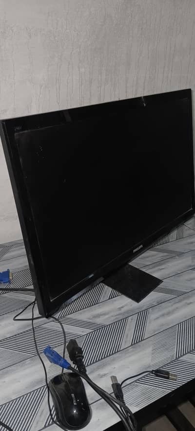 24inch led wires,table keyboard, headphone noise cancellation