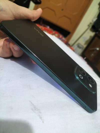 vivo y28 8/128 complete box with charger 03396637585