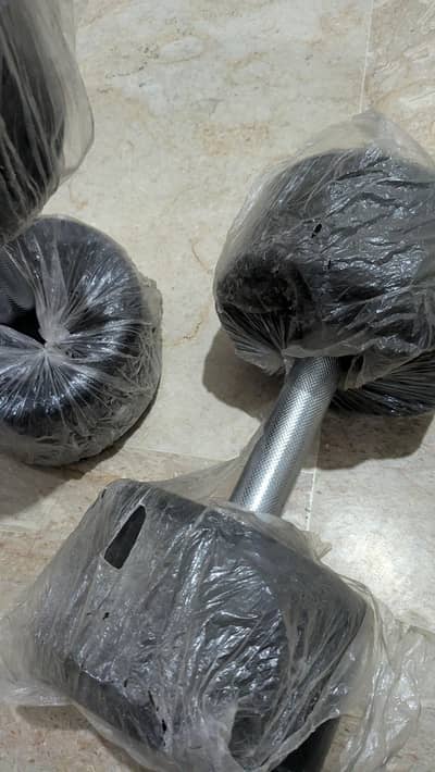 8kg pair of dumbbells  like new condition