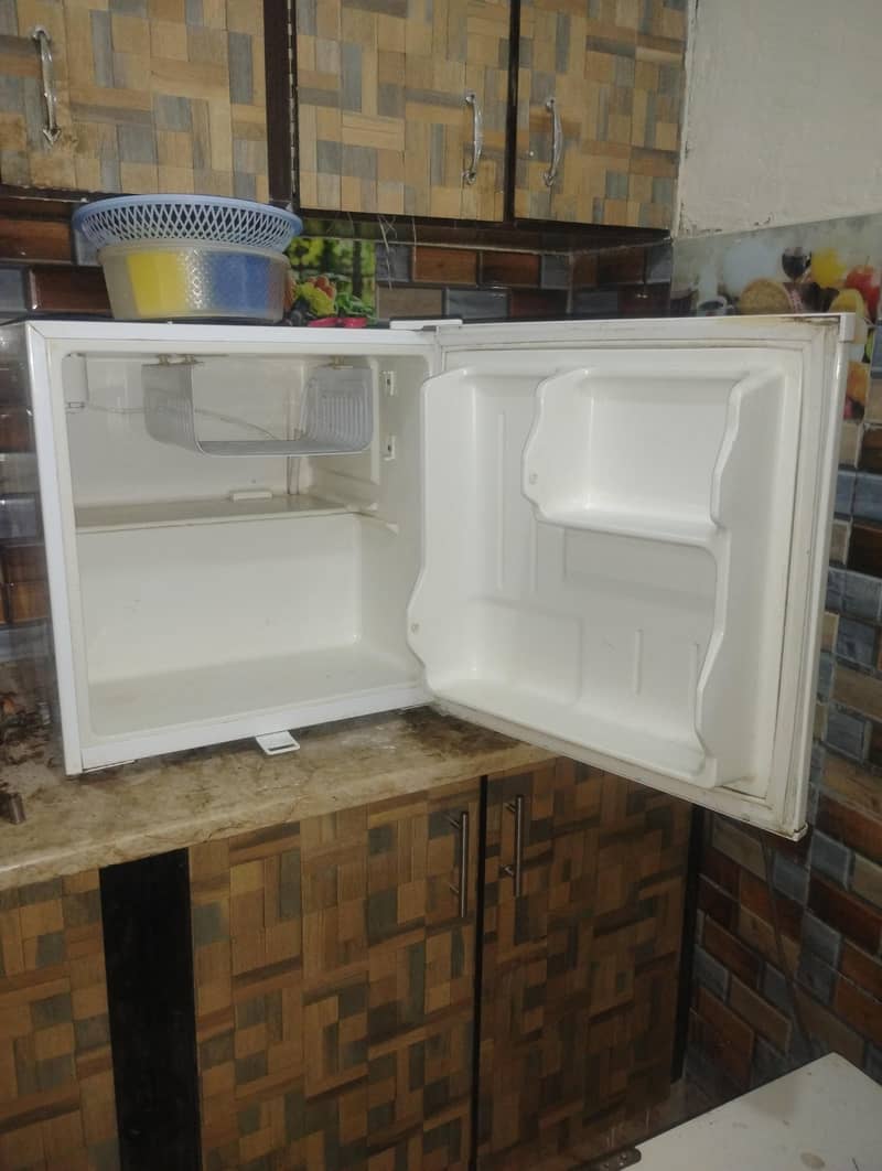 mini fridge 1