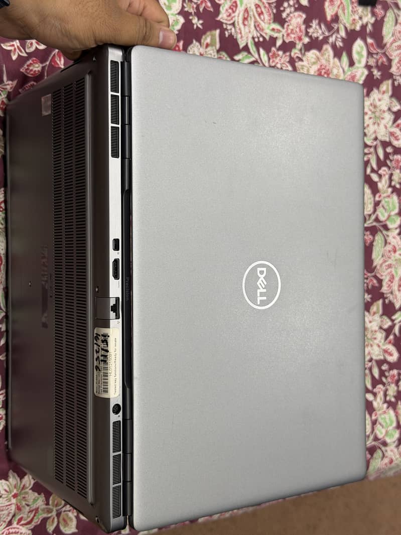 Dell Precision 7560 9