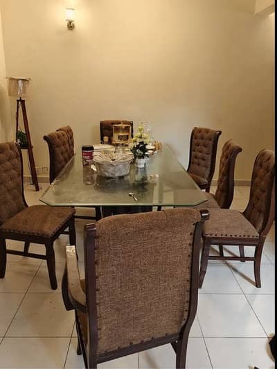 8 seater dinning table for sell good condition