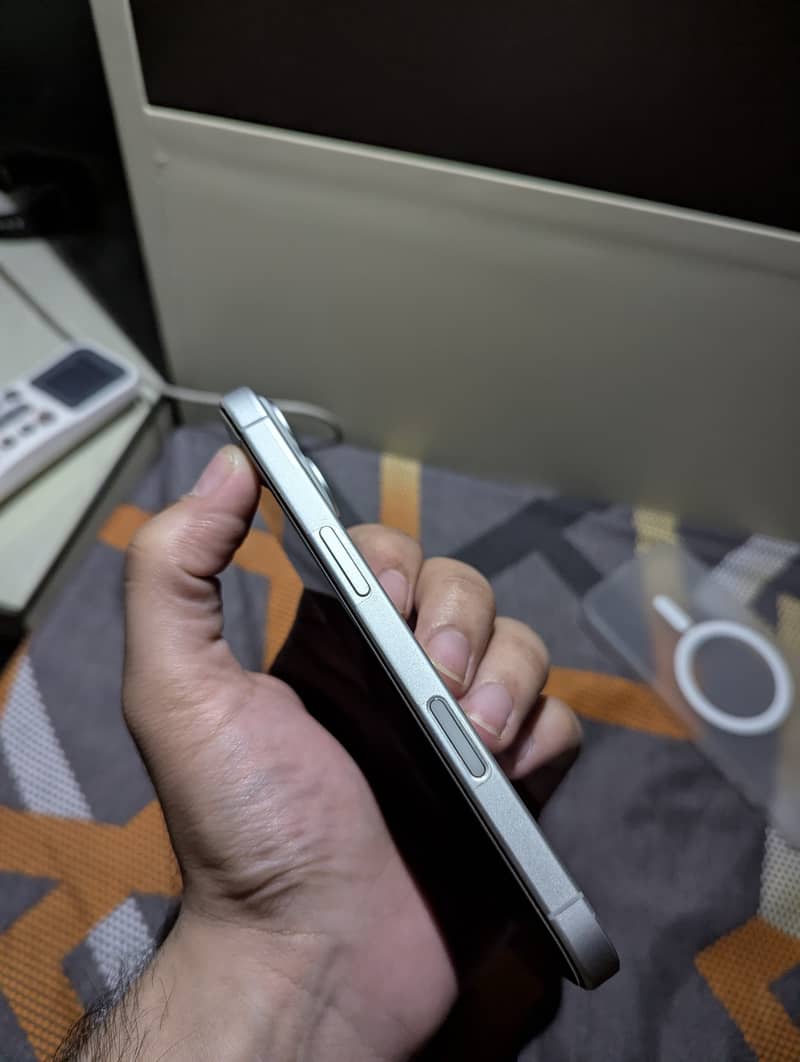 iPhone 17 6
