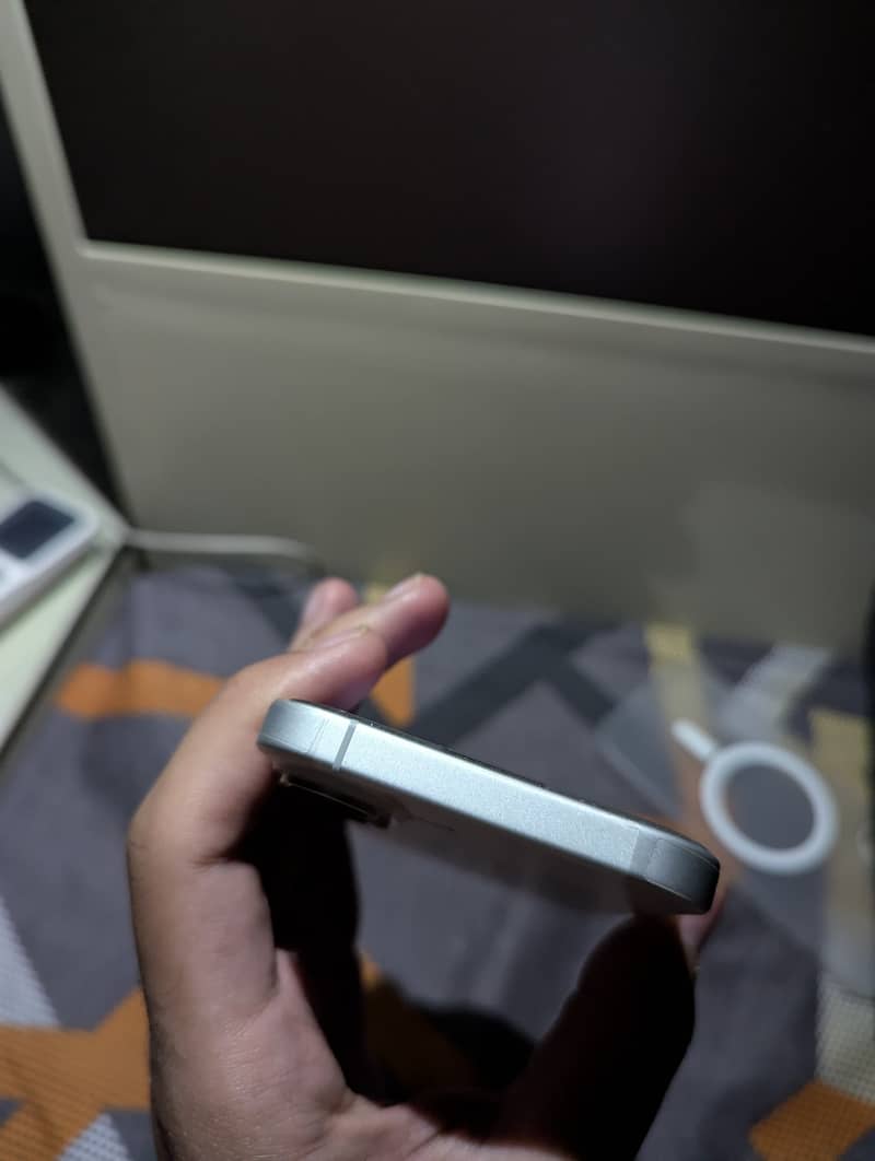 iPhone 17 8