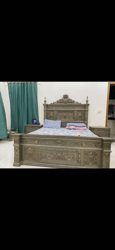 Bed and dressing