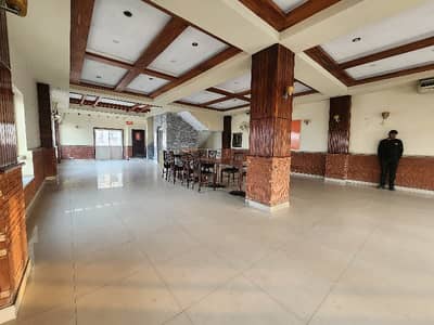 1 KANAL BUILDING AVAILABLE FOR RENT