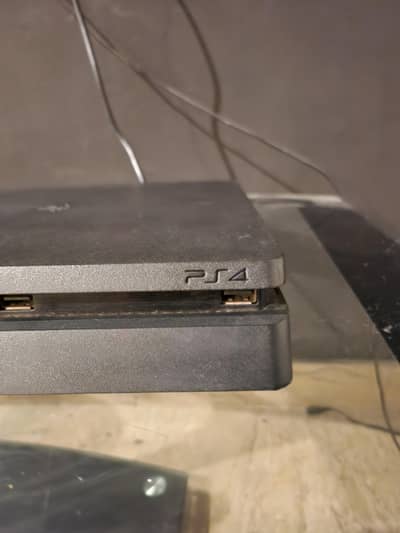 Ps 4 Slim in 37k