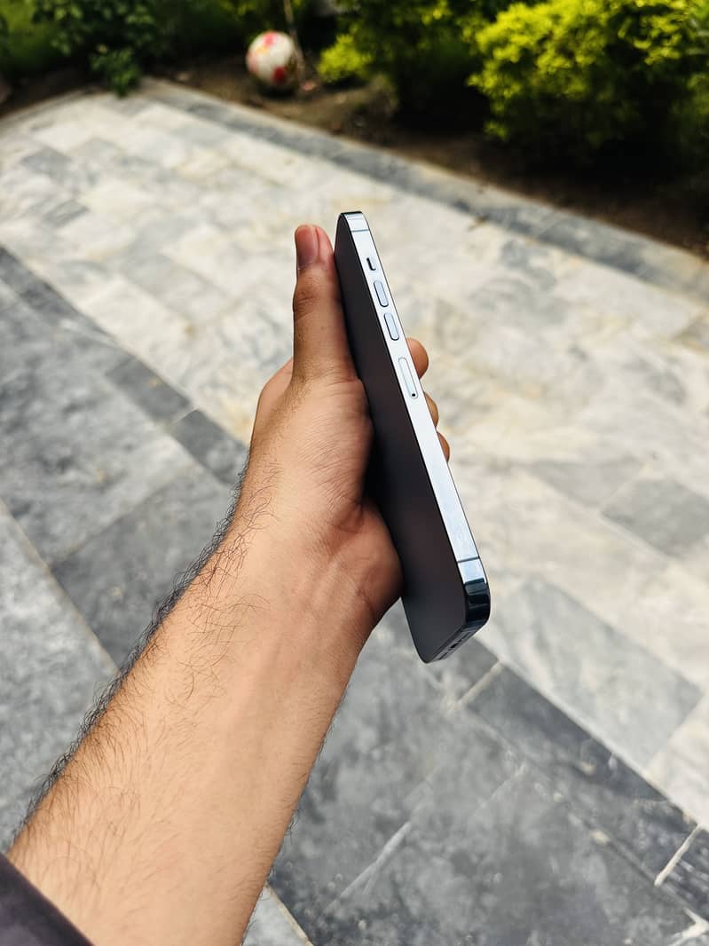 iPhone 13 Pro Max 4