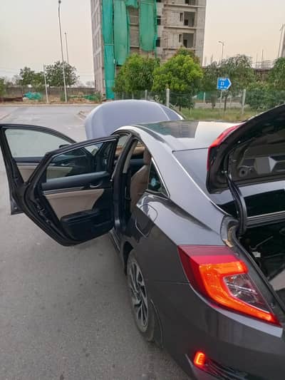 HONDA CIVIC ORIEL 1.8 IVTEC 2017 In premium condition! (Family Used)