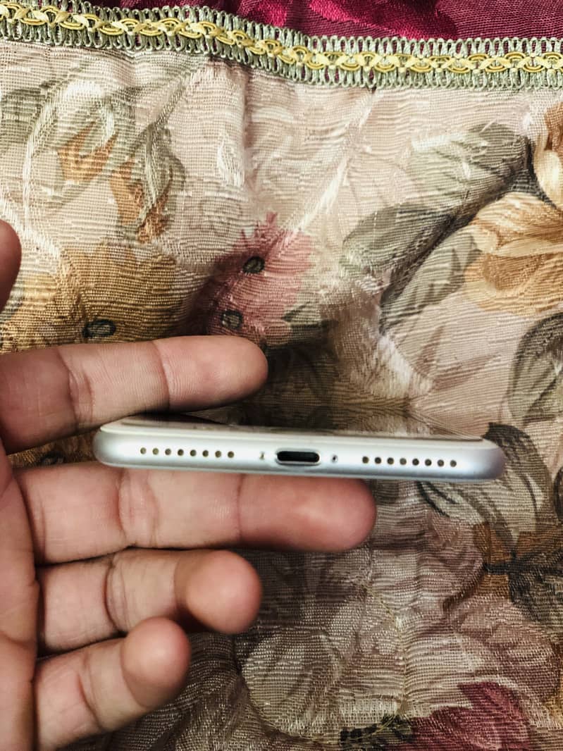 Apple iPhone 7 Plus 4