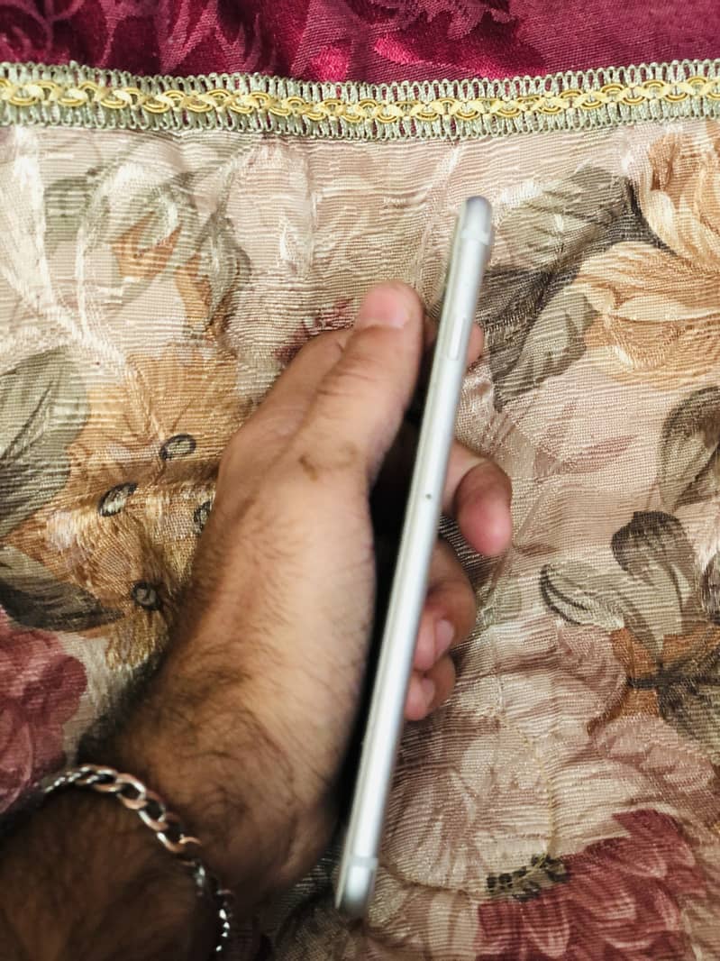 Apple iPhone 7 Plus 5