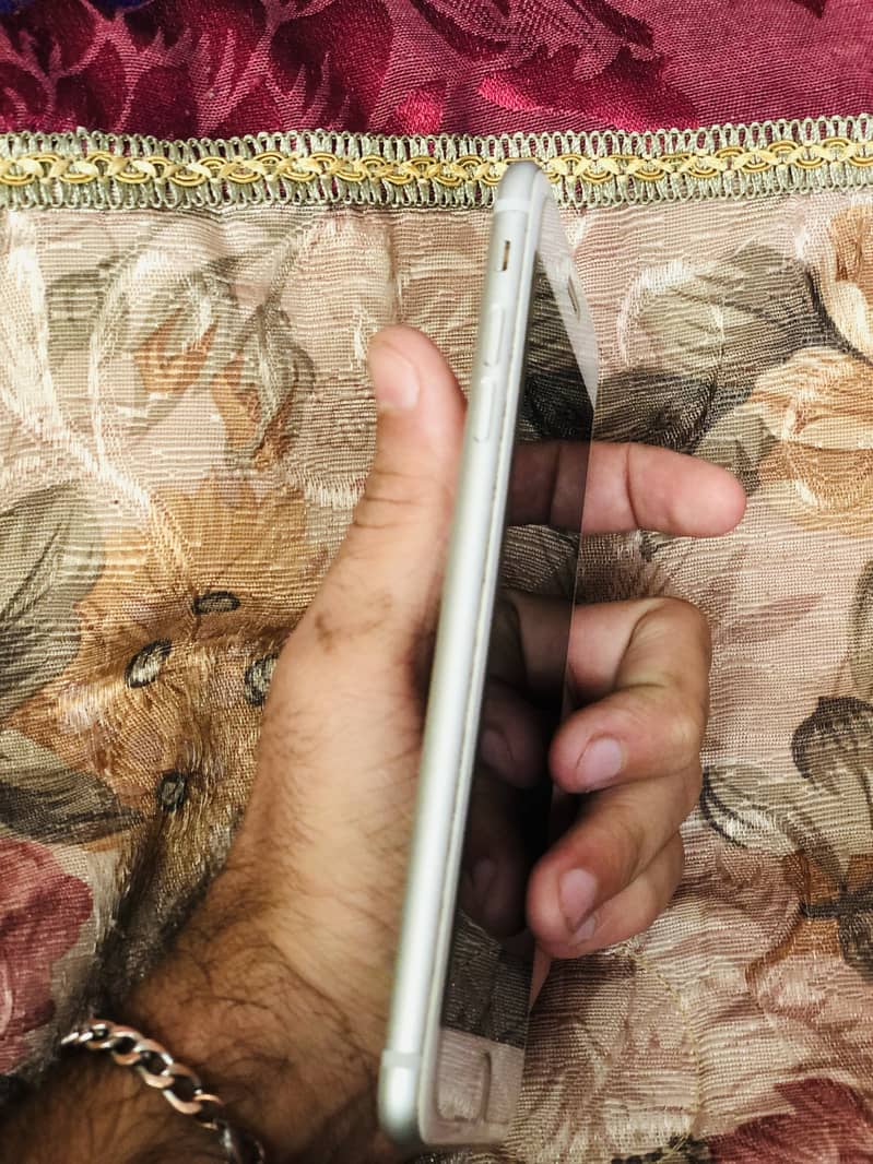 Apple iPhone 7 Plus 6