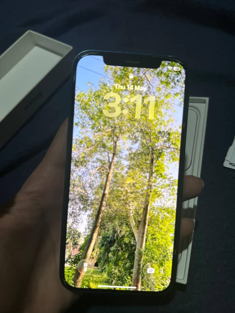 Apple iPhone 12 4