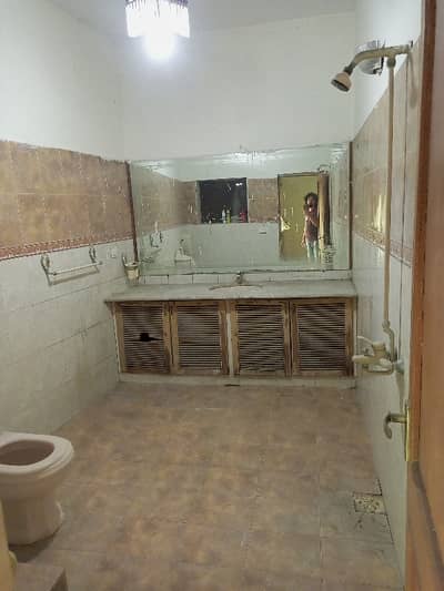 *100% ORIGINAL PICS* 10 MARLA DOUBLE STOREY FULL HOUSE WITH 5.2 KV SOLAR PANEL, 4 TUBULAR BATTRIES, ANALOG ELECTRIC METER, BIG ELECTRICITY SAVING, WITH 5 BEDROOMS, PGECHS (PUNJAB) PHASE 2, PARK FACING, NEAR MARKET, SCHOOL, RAHIM STORE, COLLEGE ROAD