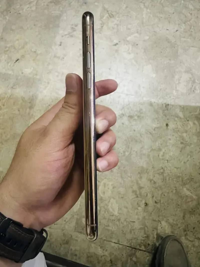 iPhone 11 Pro Max 4
