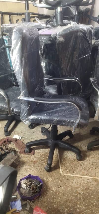 Used Revolving Office Chair | Quantity Available