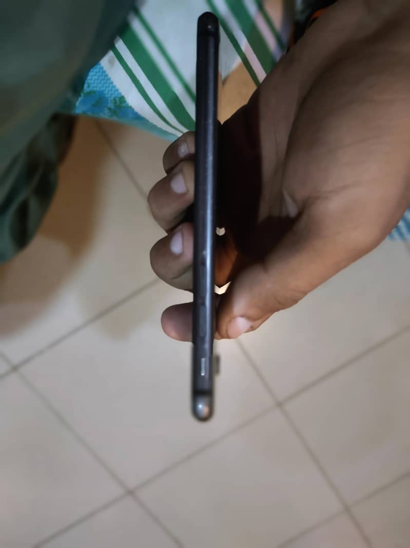 apple iphone 8 4