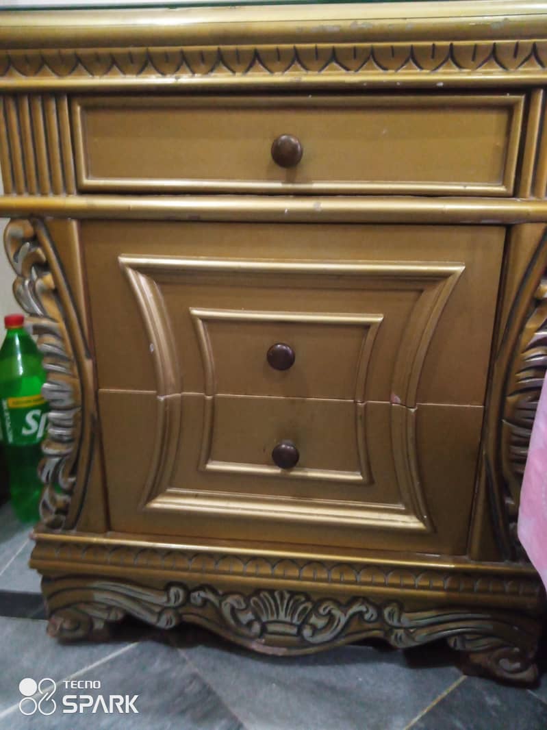 bad 2 side table only 2