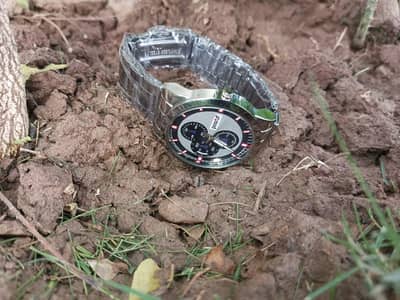 silver-toned men's chronograph wristwatch