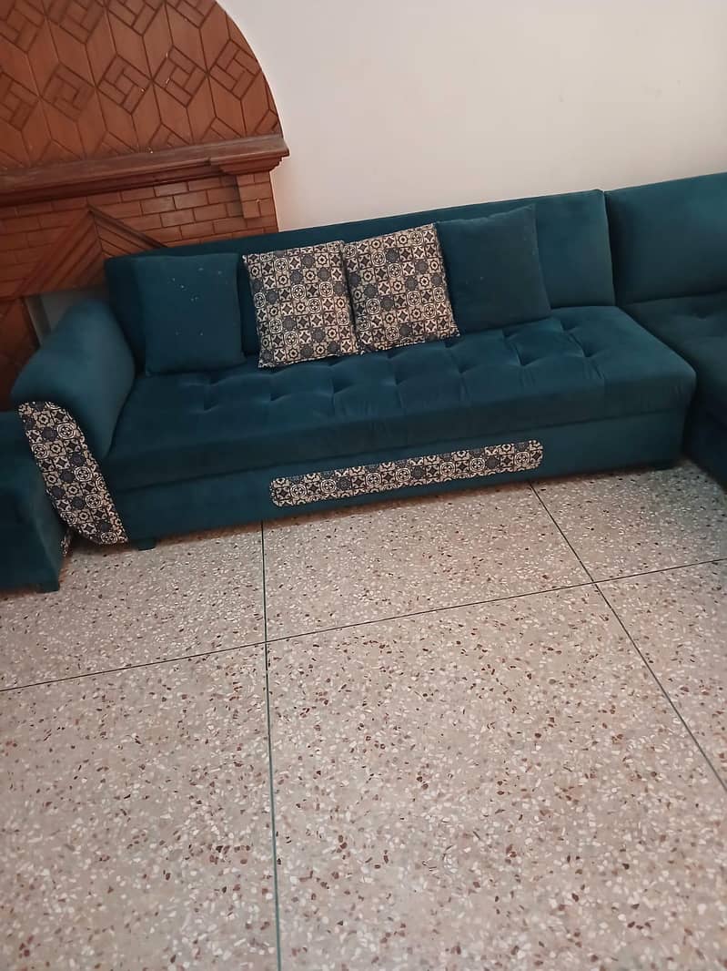 seven setar sofa 1