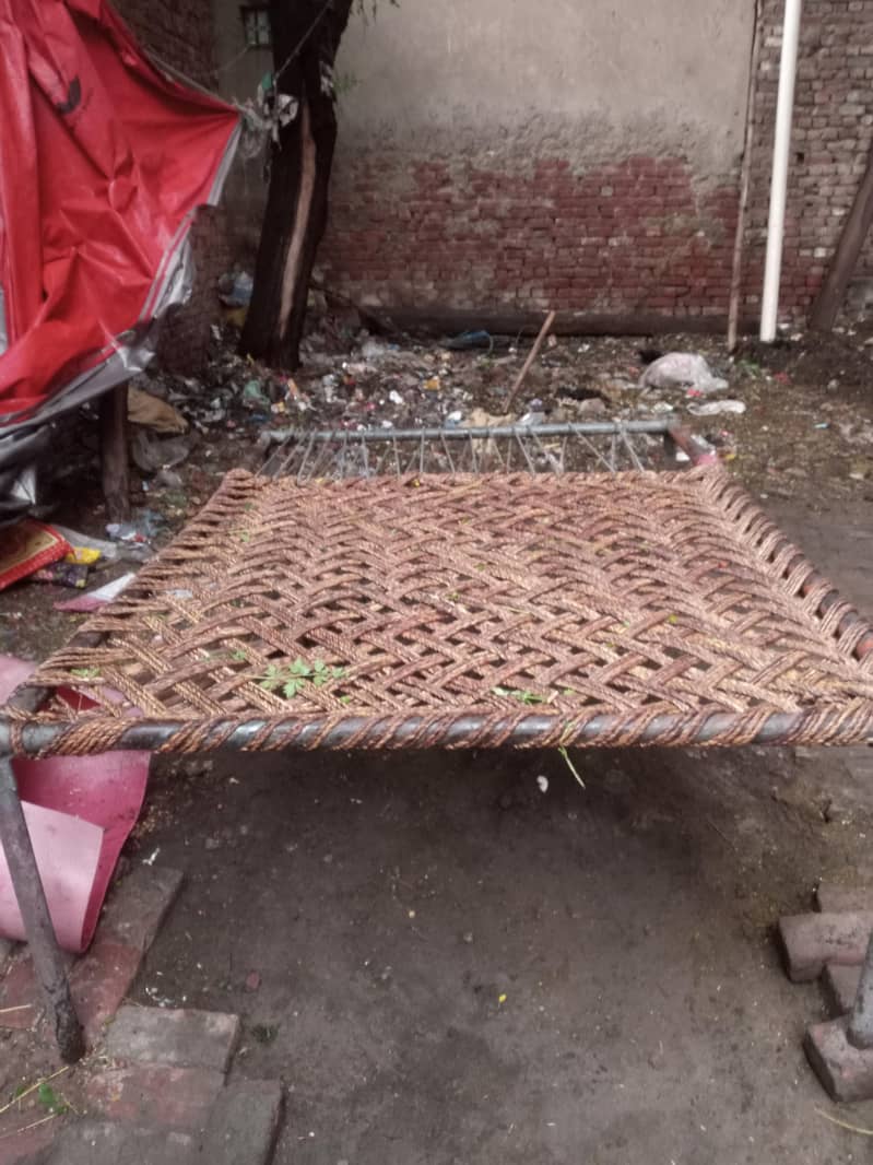 2 عدد بڑی چارپاءیاں 2