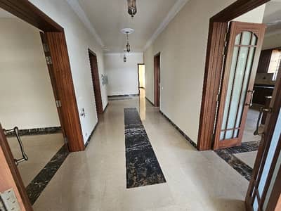 4 Bedroom Separate Gate Like Brand New House With Mumty Roof Close End Near By Double Road