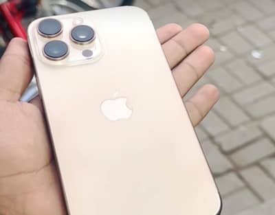 iPhone 16 Pro Max 256 GB JV - 98% Battery Health 10/10 condition w Box