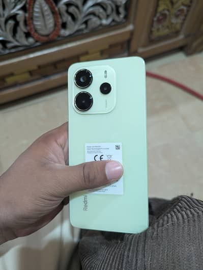 sirf 3 din Hoye Hain box open kia ha  finger in display