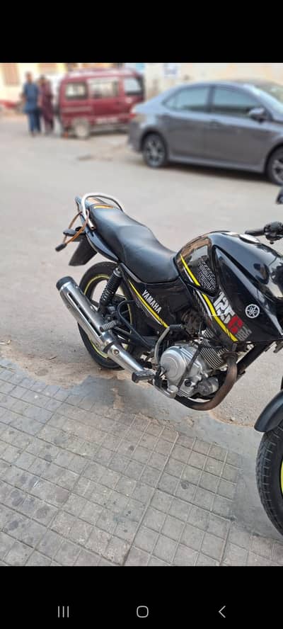 YBR 125 (YAMAHA 2020) 38 avg 250,000 13 liter capacity