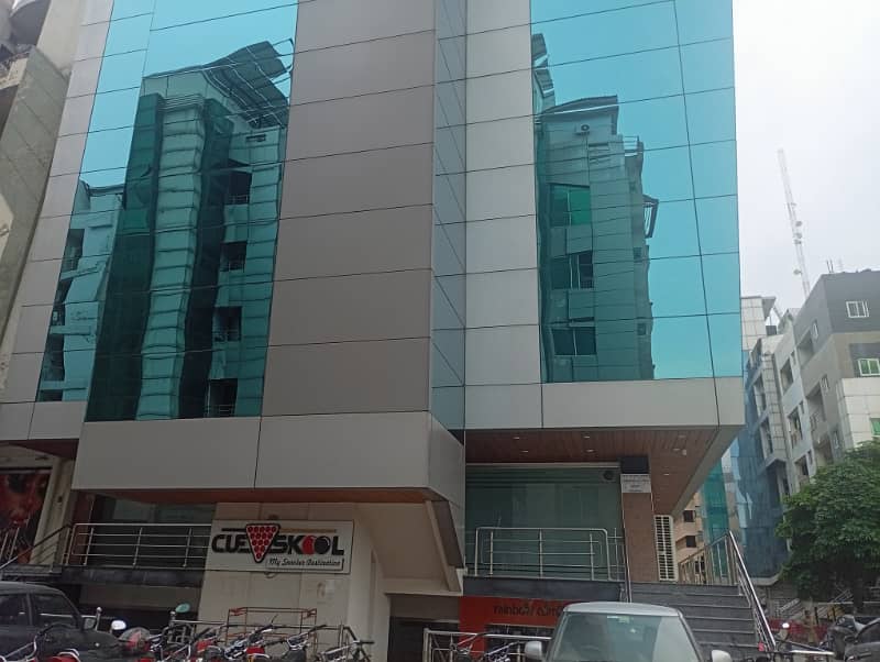 E 11/3 multi corner space available 0