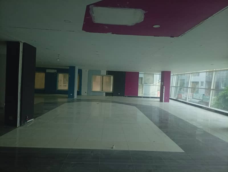E 11/3 multi corner space available 3