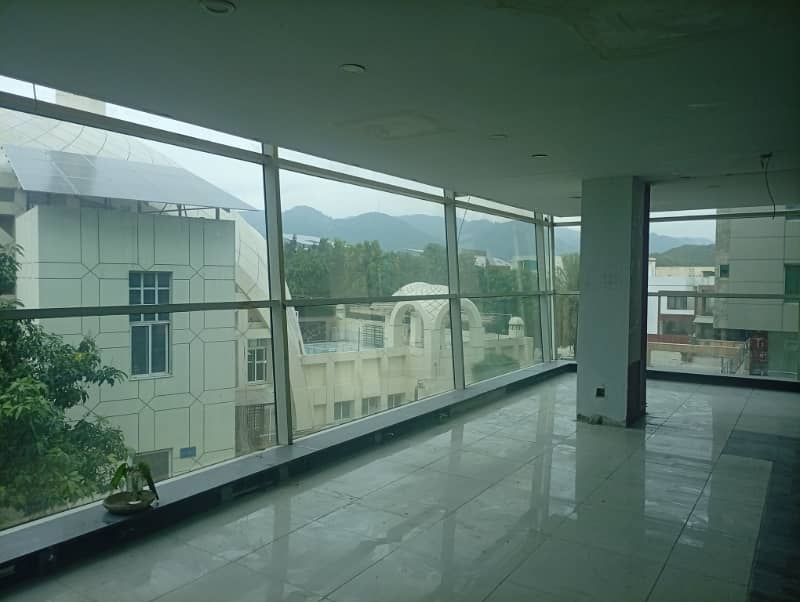 E 11/3 multi corner space available 4
