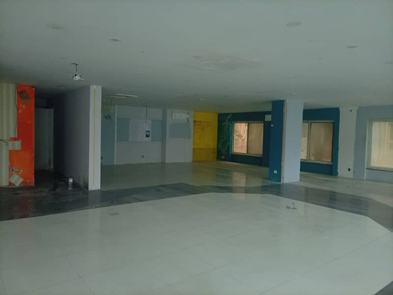 E 11/3 multi corner space available 7